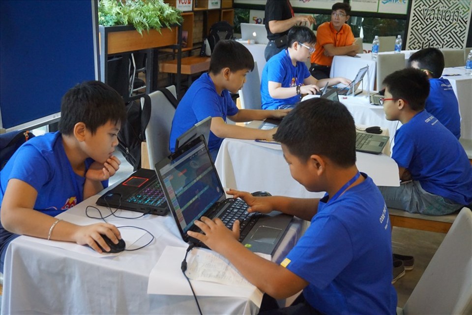 Các thí sinh tham dự cuộc thi lập trình Code.Game – Vòng chung kết quốc gia. Ảnh: M.Q Các thí sinh tham dự cuộc thi lập trình Code.Game – Vòng chung kết quốc gia. Ảnh: M.Q
