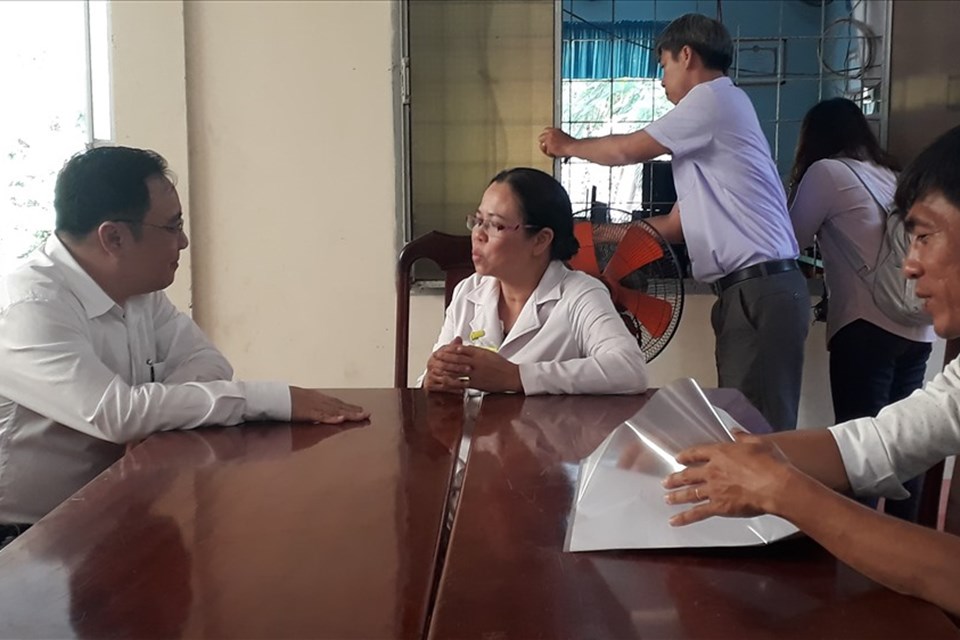 Giám đốc Sở y tế tỉnh Đồng Nai đến tận khu nhà trọ công nhân kiểm tra dịch bệnh sởi Giám đốc Sở y tế tỉnh Đồng Nai đến tận khu nhà trọ công nhân kiểm tra dịch bệnh sởi