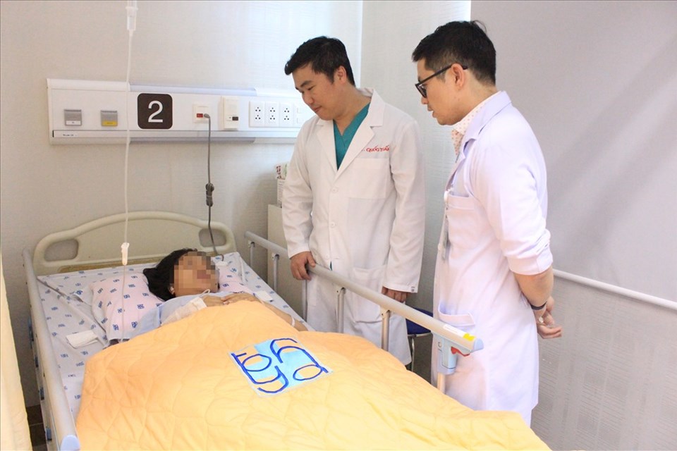 Cứu sống thai phụ tuần 37 có túi phình mạch máu não nguy hiểm Cứu sống thai phụ tuần 37 có túi phình mạch máu não nguy hiểm