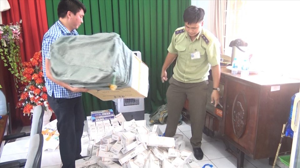 Các cơ quan chức năng đang điều tra số lượng thuốc lá lậu Các cơ quan chức năng đang điều tra số lượng thuốc lá lậu