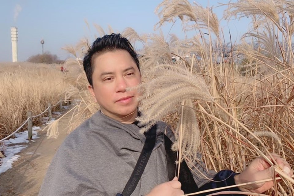 Ca sĩ Quang Toàn: "Giờ tôi mới hiểu nỗi khổ của nghệ sĩ bị phát tướng" Ca sĩ Quang Toàn: "Giờ tôi mới hiểu nỗi khổ của nghệ sĩ bị phát tướng"