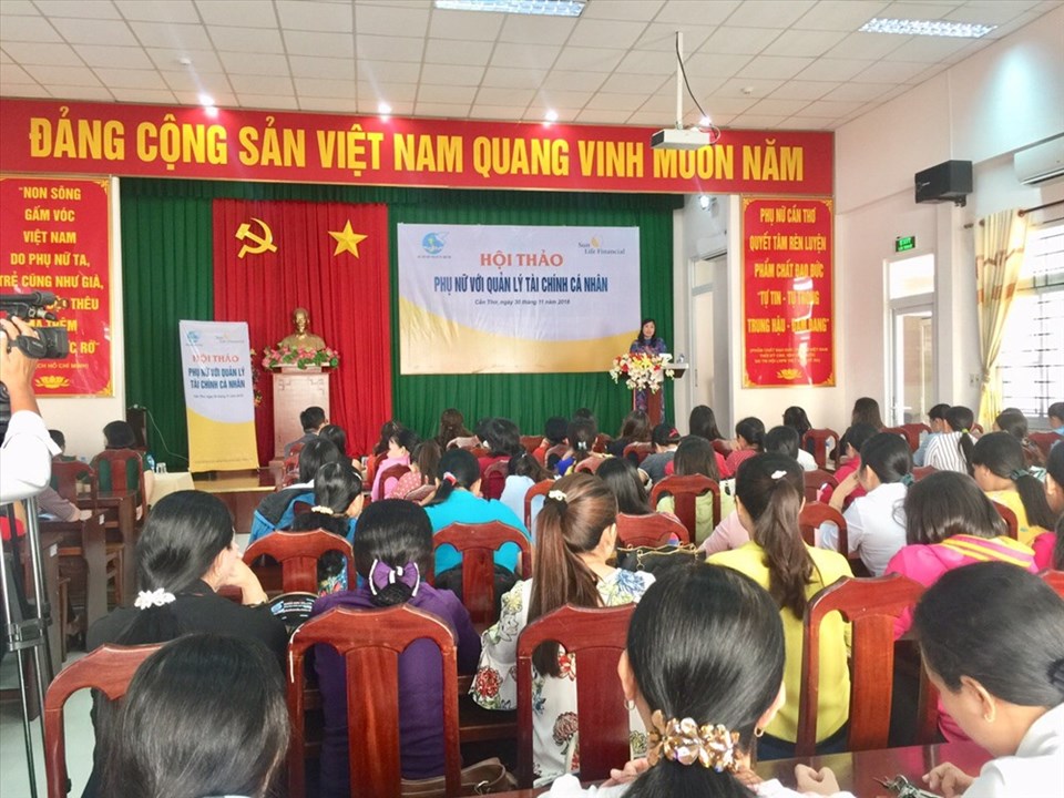 Hội thảo "Phụ nữ và quản lý tài chính cá nhân" do Sun Life Việt Nam tổ chức tại thành phố Cần Thơ. Hội thảo "Phụ nữ và quản lý tài chính cá nhân" do Sun Life Việt Nam tổ chức tại thành phố Cần Thơ.