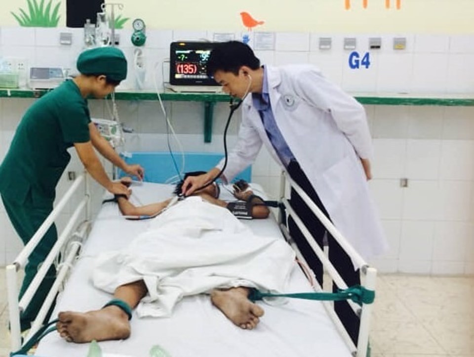 Bé T đang được điều trị Bé T đang được điều trị