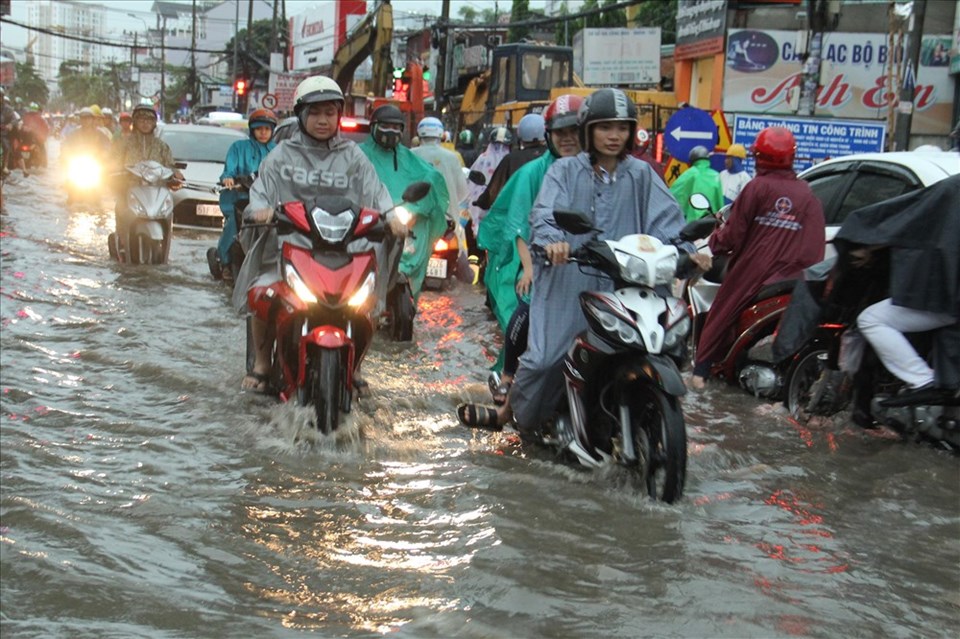 Trong 10-15 năm tới, giải pháp dùng bơm là một trong những phương án khả thi, giá rẻ góp phần chống ngập cho người dân TPHCM. Ảnh: Trường Sơn Trong 10-15 năm tới, giải pháp dùng bơm là một trong những phương án khả thi, giá rẻ góp phần chống ngập cho người dân TPHCM. Ảnh: Trường Sơn