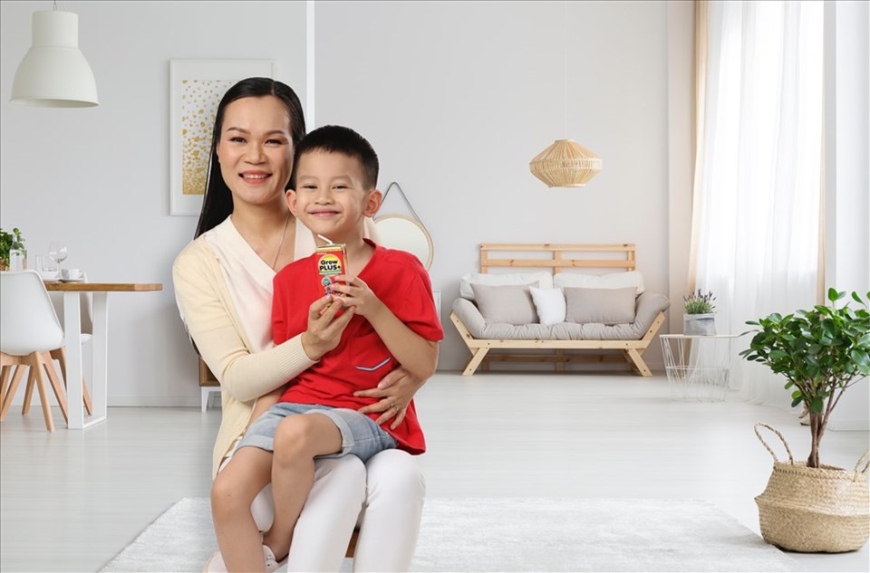 Grow Plus + của NutiFood được các bà mẹ tin dùng suốt những năm qua. Grow Plus + của NutiFood được các bà mẹ tin dùng suốt những năm qua.