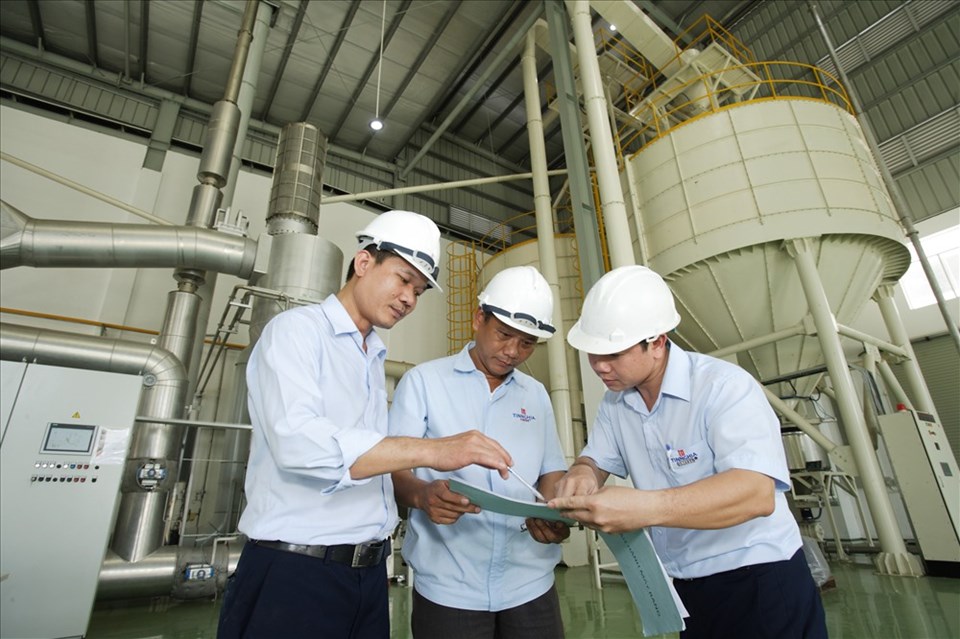 Khu vực máy rang cà phê Khu vực máy rang cà phê