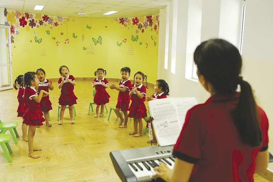 Con CN học tập ở Nhà trẻ của Cty Taekwang Vina- Ảnh: SƠN TÙNG Con CN học tập ở Nhà trẻ của Cty Taekwang Vina- Ảnh: SƠN TÙNG
