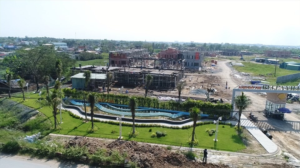 Theo một số chuyên gia trong lĩnh vực bất động sản, giá nhà đất tăng hơn 70% trong giai đoạn hiện nay là phản ánh không đúng giá trị thực của sản phẩm Theo một số chuyên gia trong lĩnh vực bất động sản, giá nhà đất tăng hơn 70% trong giai đoạn hiện nay là phản ánh không đúng giá trị thực của sản phẩm