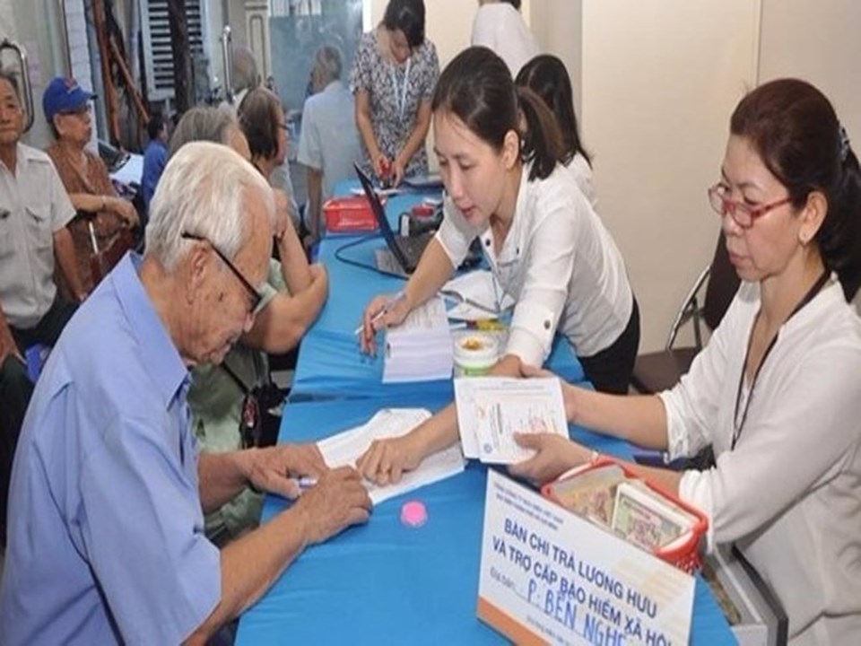 Phải đóng BHXH tối thiểu 20 năm mới được nghỉ hưu. Phải đóng BHXH tối thiểu 20 năm mới được nghỉ hưu.