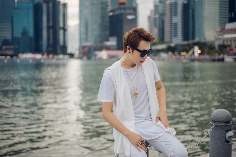 Làng nhạc xuất hiện thêm một nhà sản xuất âm nhạc 9x - Trần Vũ Làng nhạc xuất hiện thêm một nhà sản xuất âm nhạc 9x - Trần Vũ