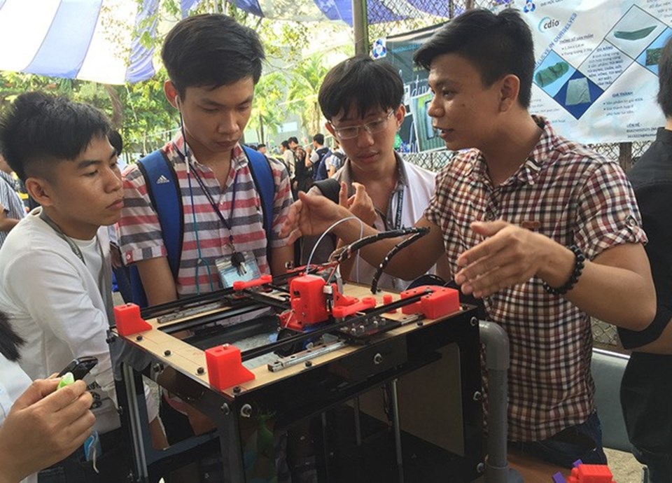 Sinh viên học tại trường ĐH Bách khoa TP.HCM trong một hoạt động trao đổi về kỹ thuật - Ảnh: Lê Phương Sinh viên học tại trường ĐH Bách khoa TP.HCM trong một hoạt động trao đổi về kỹ thuật - Ảnh: Lê Phương