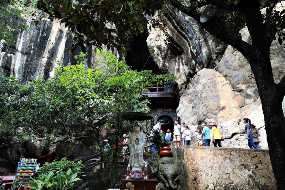 Đến Hà Tiên, đừng bỏ qua vẻ đẹp của hang Thạch Động Đến Hà Tiên, đừng bỏ qua vẻ đẹp của hang Thạch Động