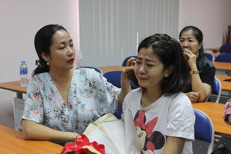 Mai Phương xuất viện song đi lại khó khăn Mai Phương xuất viện song đi lại khó khăn