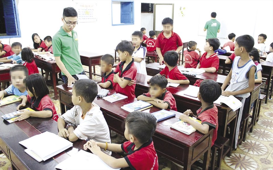 Lớp học cộng đồng ở phường Hiệp Thành, TP Thủ Dầu Một đang dạy chữ cho khoảng 60 học sinh con em lao động nghèo. Lớp học cộng đồng ở phường Hiệp Thành, TP Thủ Dầu Một đang dạy chữ cho khoảng 60 học sinh con em lao động nghèo.