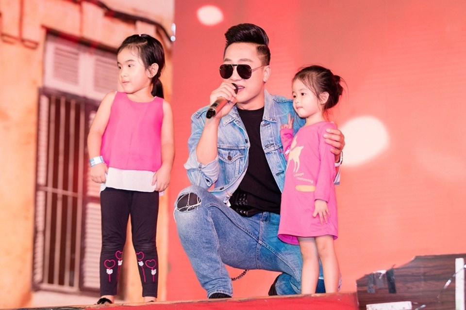 Châu Khải Phong: "Không muốn đem chuyện tình cảm cá nhân làm chiêu bài để nổi tiếng" Châu Khải Phong: "Không muốn đem chuyện tình cảm cá nhân làm chiêu bài để nổi tiếng"