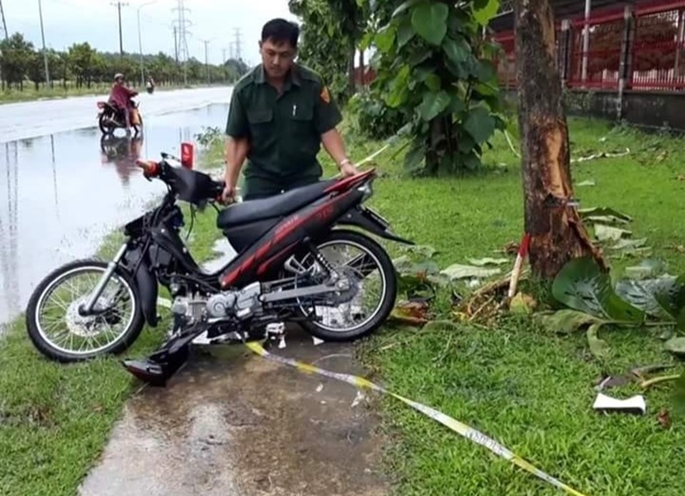 Người dân cho biết đường trong khu công nghiệp này rộng và vắng nên người dân thường chạy với tốc độ cao. Người dân cho biết đường trong khu công nghiệp này rộng và vắng nên người dân thường chạy với tốc độ cao.