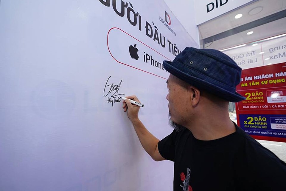 Sao Việt thuộc tốp đầu sở hữu những chiếc iPhone 2018 đầu tiên về Việt Nam Sao Việt thuộc tốp đầu sở hữu những chiếc iPhone 2018 đầu tiên về Việt Nam