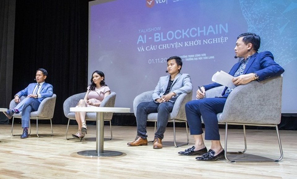 Các diễn giả chia sẻ tại buổi tọa đàm “AI – Blockchain và câu chuyện khởi nghiệp”. Ảnh: A.N Các diễn giả chia sẻ tại buổi tọa đàm “AI – Blockchain và câu chuyện khởi nghiệp”. Ảnh: A.N