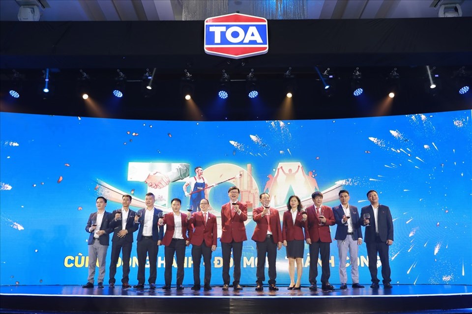 Đại diện công ty TNHH Sơn TOA Việt Nam tại sự kiện. Đại diện công ty TNHH Sơn TOA Việt Nam tại sự kiện.