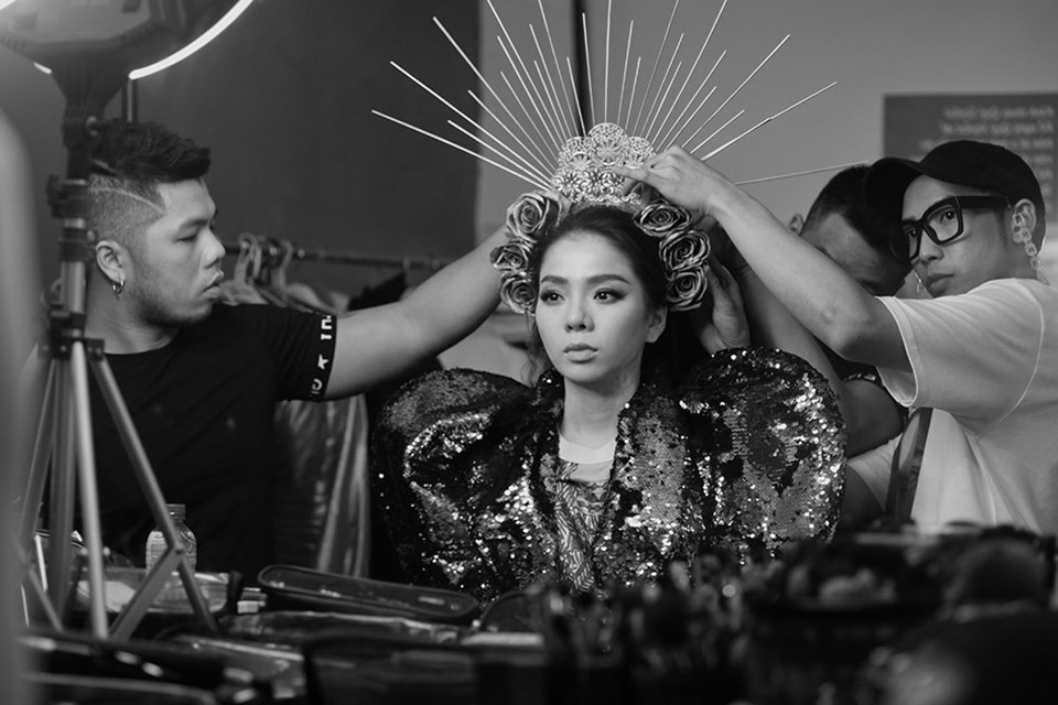 Lệ Quyên khoe catwalk thần sầu khiến fan trầm trồ kinh ngạc Lệ Quyên khoe catwalk thần sầu khiến fan trầm trồ kinh ngạc