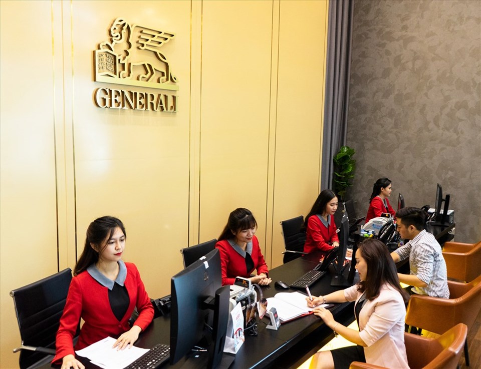Generali Việt Nam hiện đang có hơn 60 Tổng Đại lý (GenCasa) và Trung tâm Dịch vụ Khách hàng phục vụ gần 200.000 khách hàng trên cả nước Generali Việt Nam hiện đang có hơn 60 Tổng Đại lý (GenCasa) và Trung tâm Dịch vụ Khách hàng phục vụ gần 200.000 khách hàng trên cả nước
