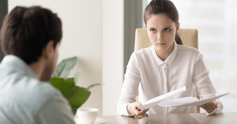 Một điều lưu ý đầu tiên khi muốn thôi việc là bạn hãy thẳng thắn trình bày thẳng thắn với sếp trực tiếp của mình.