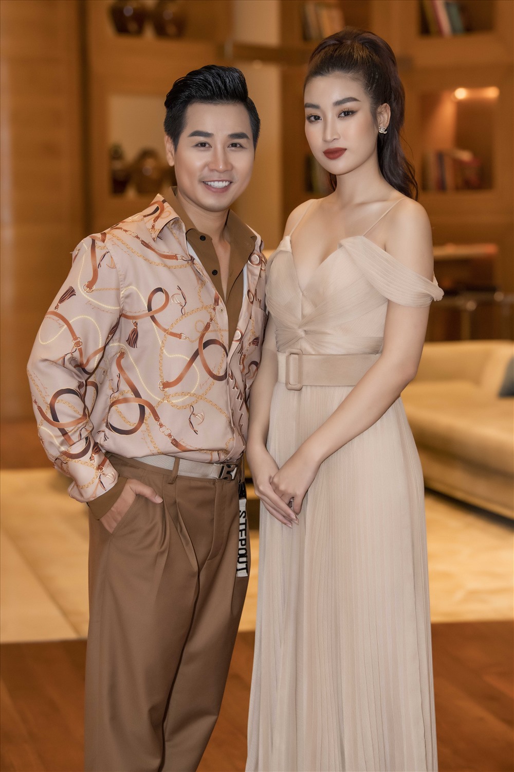 Nguyên Khang cũng dành nhiều lời khen cho Hoa hậu Đỗ Mỹ Linh.
