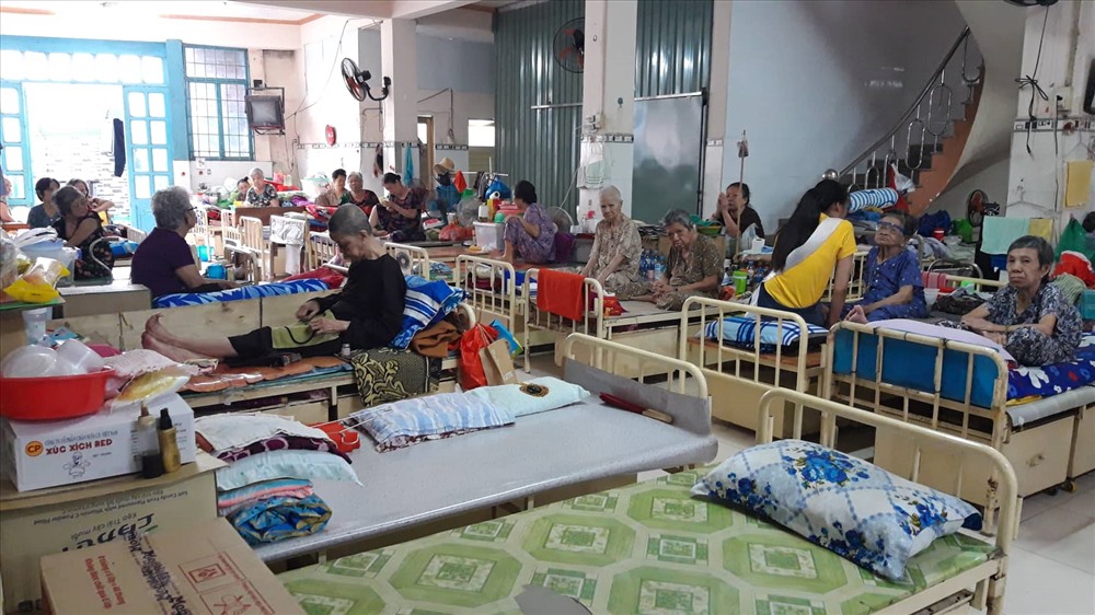 Các cụ sinh sống tại đây được chăm lo sức khỏe, ăn uống cho đến khi qua đời. Ảnh TK.