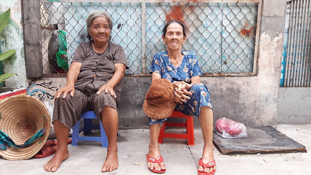 Tất cả các cụ sinh sống tại đây đều được sư cô trụ trì Thích Nữ Huệ Tuyến mua bảo hiểm y tế. Ảnh TK.