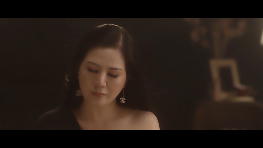 Nữ ca sĩ