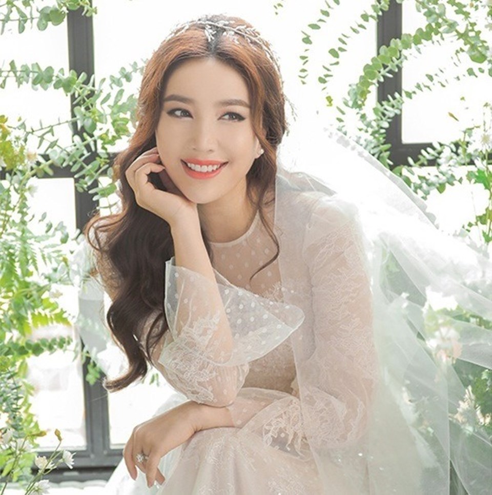 Bảo Thy xinh đẹp trong váy cưới. Bảo Thy xinh đẹp trong váy cưới.
