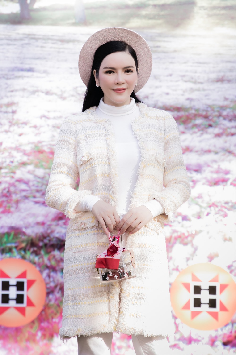 Lý Nhã Kỳ thanh lịch khi tham dự