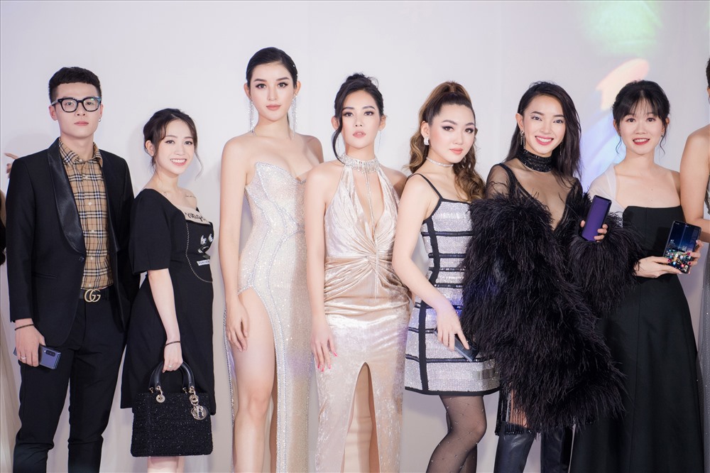 Người đẹp “đọ sắc” bên dàn mỹ nhân đình đám Hà thành.