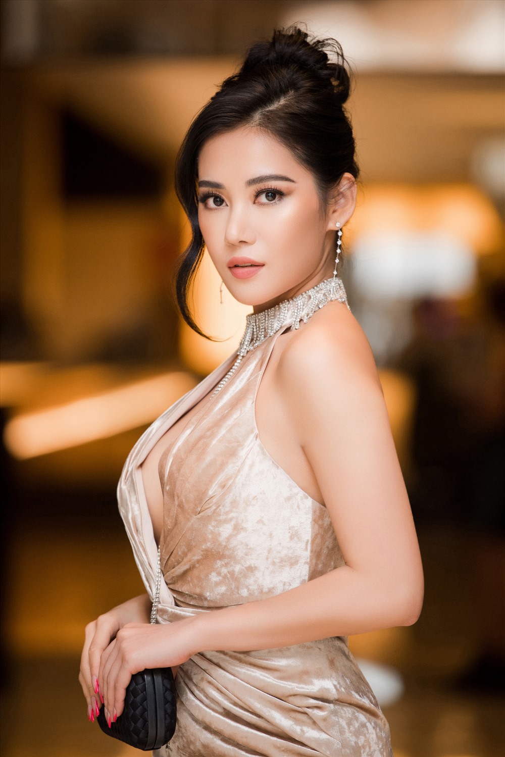Milan Phạm khoe vẻ gợi cảm trong bộ đầm cắt xẻ táo bạo. Ảnh: Vũ Toàn.