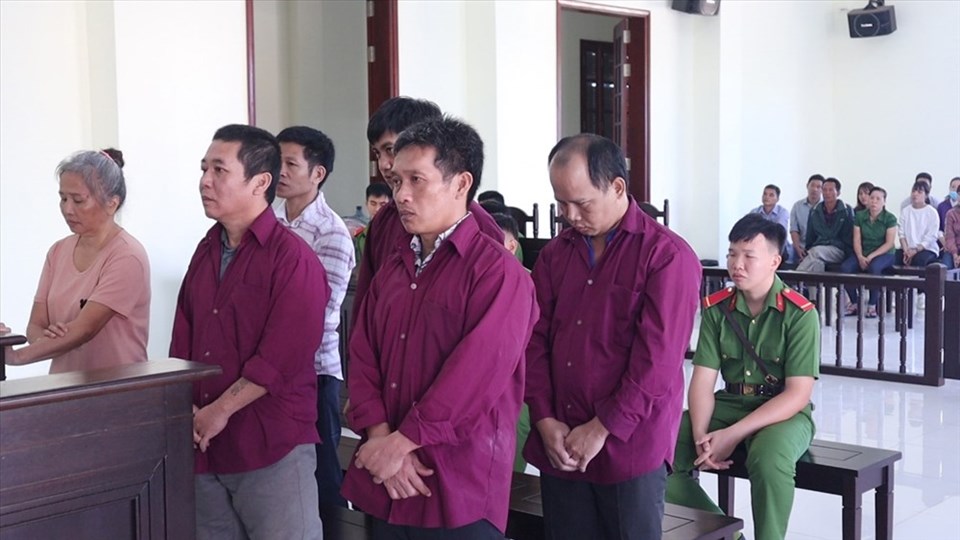 Nhóm bán hàng đa cấp lĩnh án tù giam. Nhóm bán hàng đa cấp lĩnh án tù giam.