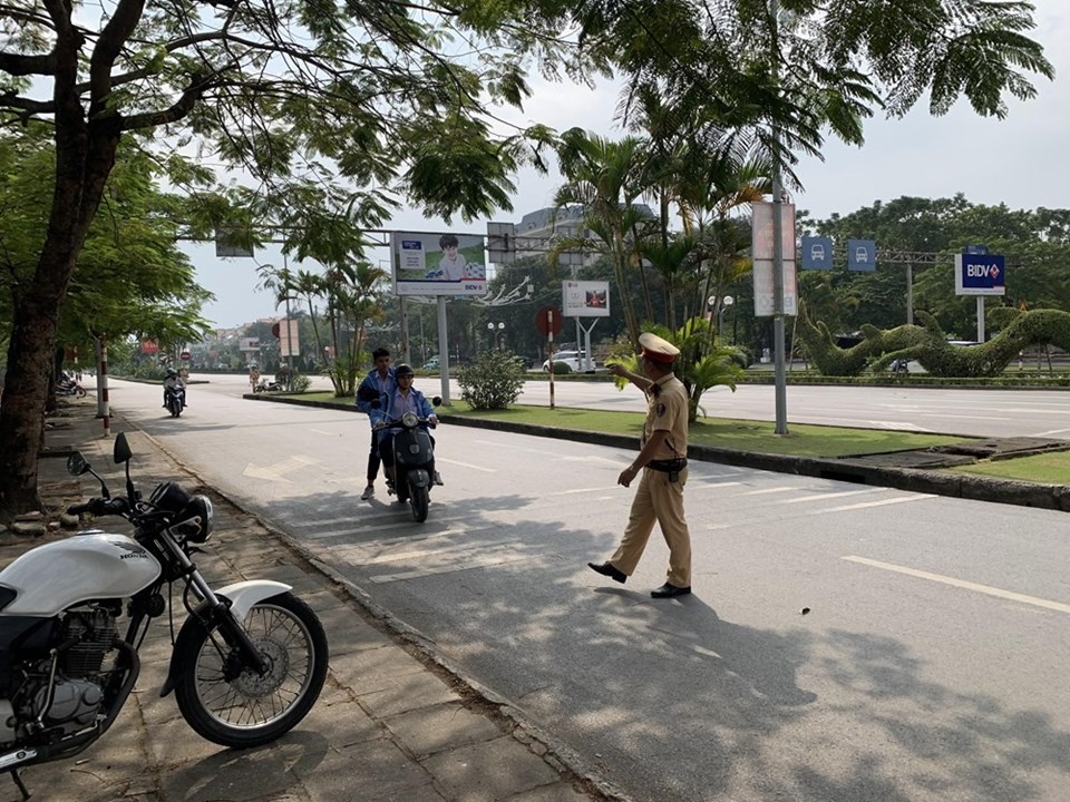 Hải Phòng xử lý 111 trường hợp điều khiển phương tiện xe máy điện, xe đạp điện, xe dưới 50cm3 sai quy định. Ảnh CA HP cung cấp. Hải Phòng xử lý 111 trường hợp điều khiển phương tiện xe máy điện, xe đạp điện, xe dưới 50cm3 sai quy định. Ảnh CA HP cung cấp.