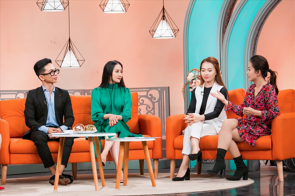 Vợ chồng Khánh Thi - Phan Hiển và Nhã Khanh tham gia “Bữa trưa vui vẻ“. Ảnh: Trương Gia Huy.