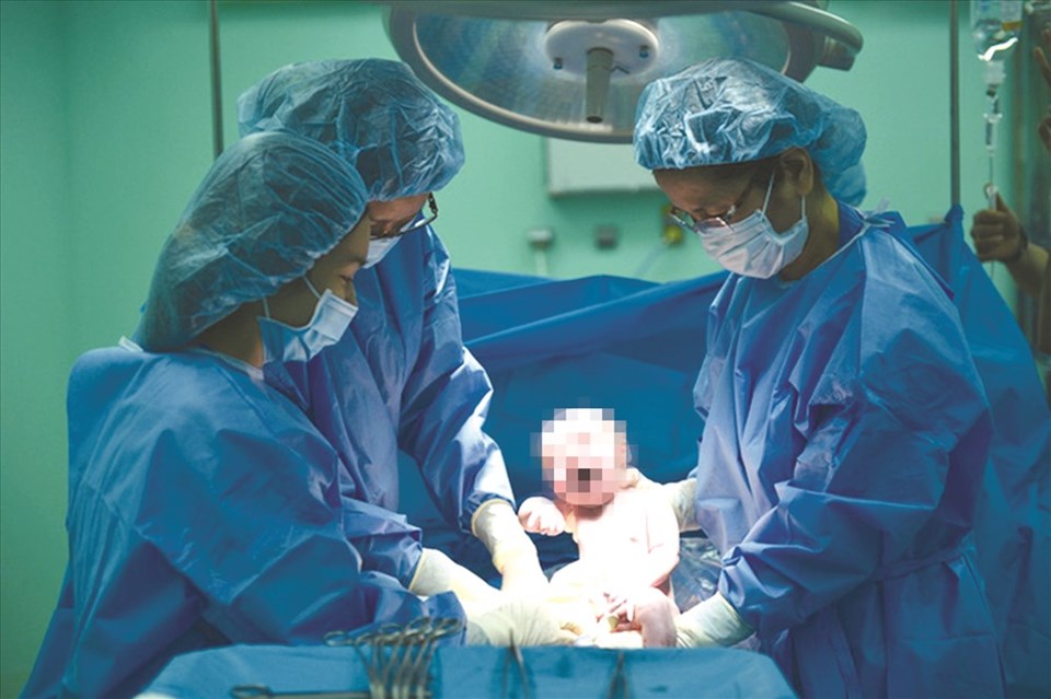 Một ca đỡ sinh tại Bệnh viện ĐH Y Dược TPHCM. Một ca đỡ sinh tại Bệnh viện ĐH Y Dược TPHCM.