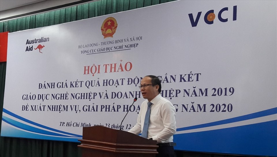 Tiến sĩ Vũ Xuân Hùng, Vụ trưởng Vụ Đào tạo chính quy, Tổng cục Giáo dục nghề nghiệp, Bộ Lao động thương binh và xã hội phát biểu tại hội thảo Tiến sĩ Vũ Xuân Hùng, Vụ trưởng Vụ Đào tạo chính quy, Tổng cục Giáo dục nghề nghiệp, Bộ Lao động thương binh và xã hội phát biểu tại hội thảo