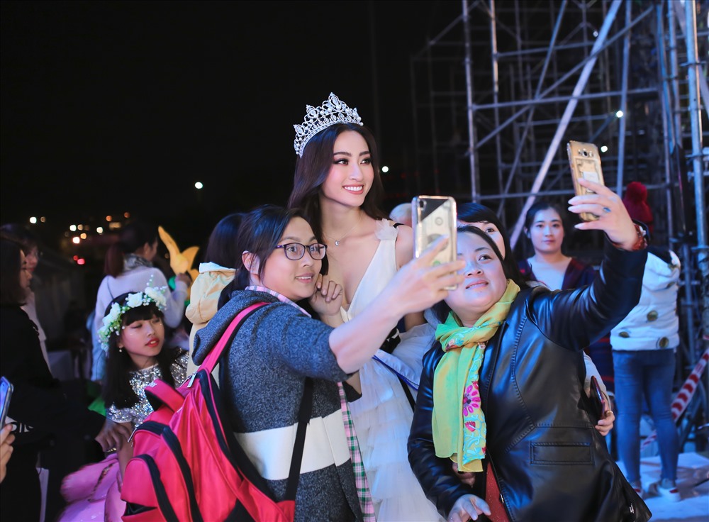 Lương Thuỳ Linh được nhiều bạn trẻ quý mến bởi tính cách giản dị, thân thiện. Cô cho biết, sẽ quay trở lại việc học tập sau khoảng thời gian gián đoạn.