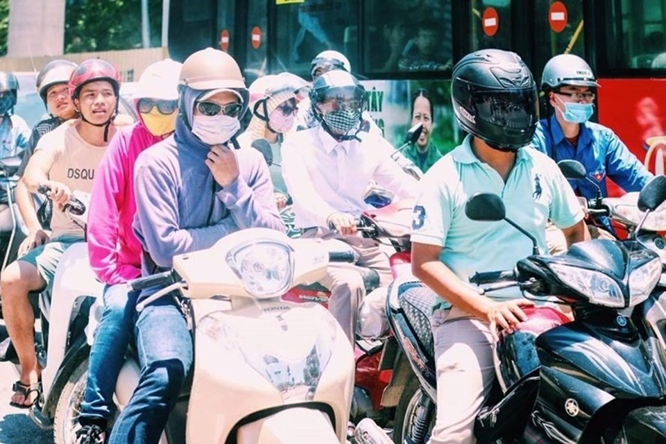 Từ hôm nay khu vực Nam bộ và TPHCM bước vào đợt nắng nóng có thể "cháy da", người dân cần hết đề phòng chống nắng. Từ hôm nay khu vực Nam bộ và TPHCM bước vào đợt nắng nóng có thể "cháy da", người dân cần hết đề phòng chống nắng.