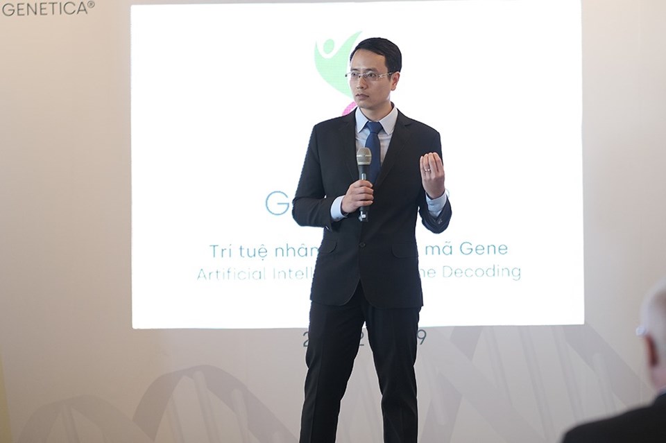 Tiến sĩ Cao Anh Tuấn nói về công nghệ giải mã gene bằng trí tuệ nhân tạo. Tiến sĩ Cao Anh Tuấn nói về công nghệ giải mã gene bằng trí tuệ nhân tạo.