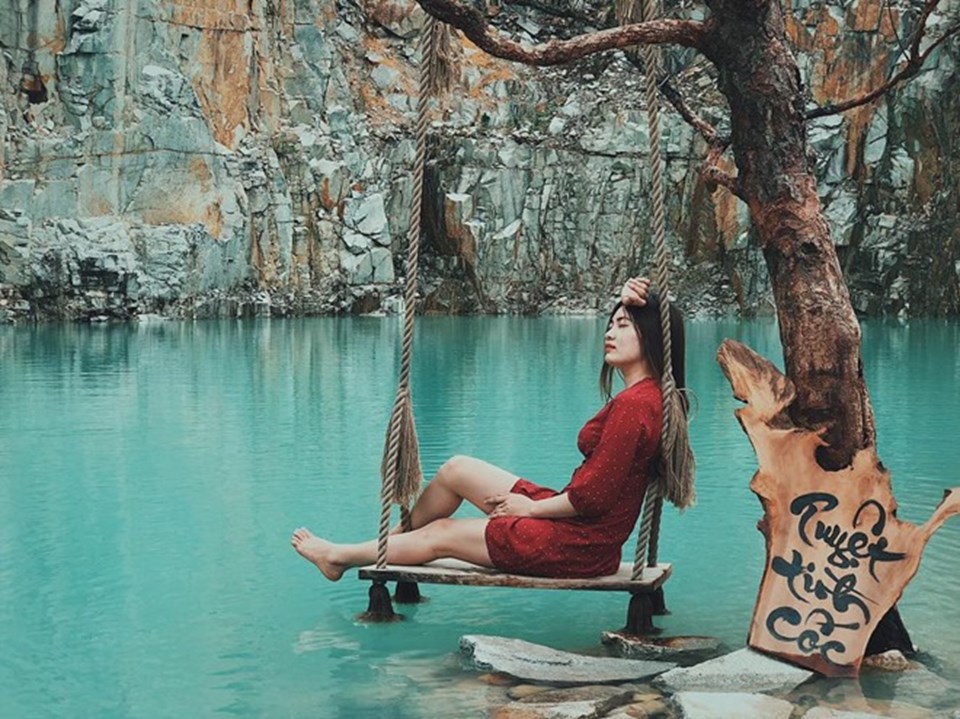 Làn nước trong xanh cùng phong cảnh hữu tình khiến Tuyệt tình cốc ở thành điểm thu hút giới trẻ tại Đà Lạt. Ảnh: @hnho2212. Làn nước trong xanh cùng phong cảnh hữu tình khiến Tuyệt tình cốc ở thành điểm thu hút giới trẻ tại Đà Lạt. Ảnh: @hnho2212.