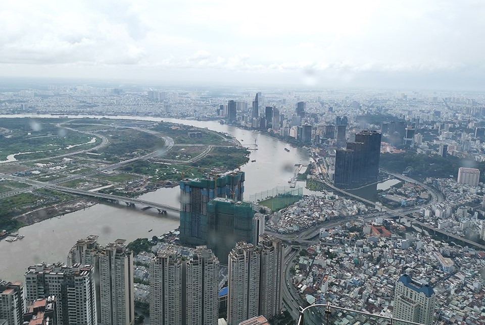 Từ Đài quan sát ở tầng 81 cao nhất khu vực Đông Nam Á nhìn bao quát thành phố (ảnh: PK). Từ Đài quan sát ở tầng 81 cao nhất khu vực Đông Nam Á nhìn bao quát thành phố (ảnh: PK).