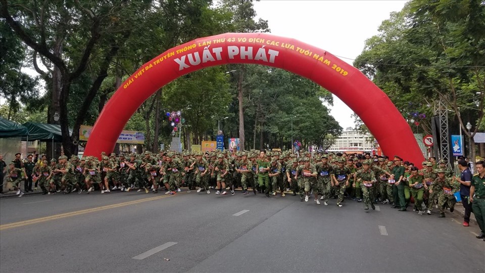 Đội hình xuất phát nội dung 2,5km của lực lượng quân đội. Đội hình xuất phát nội dung 2,5km của lực lượng quân đội.