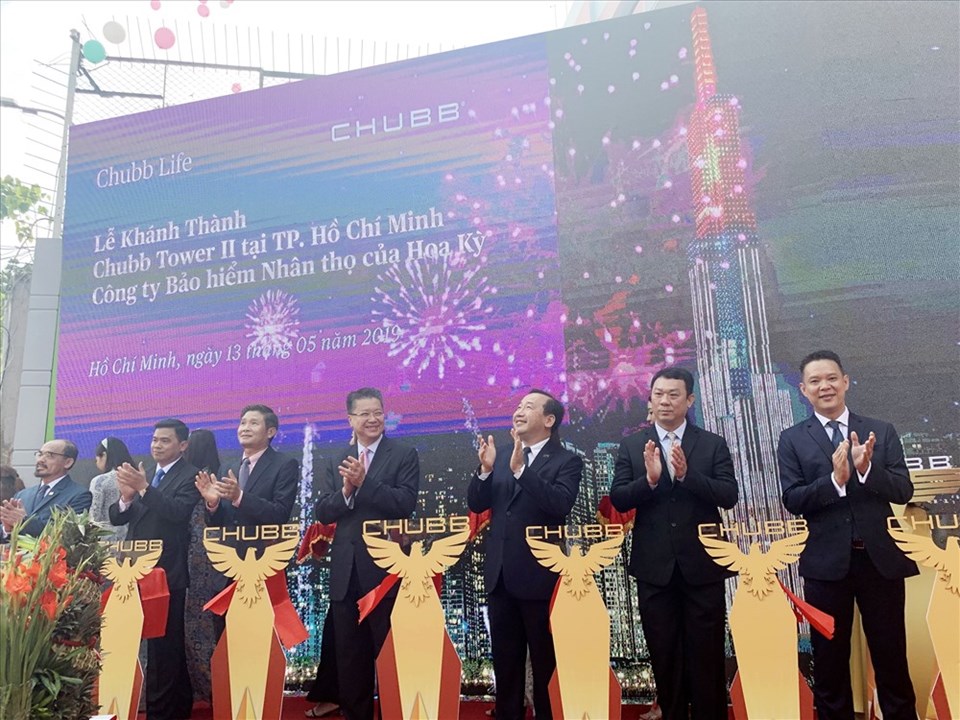 Đại diện Ban Giám đốc Chubb Life Việt Nam cắt băng khánh thành Chubb Tower II tại TP. HCM. Đại diện Ban Giám đốc Chubb Life Việt Nam cắt băng khánh thành Chubb Tower II tại TP. HCM.