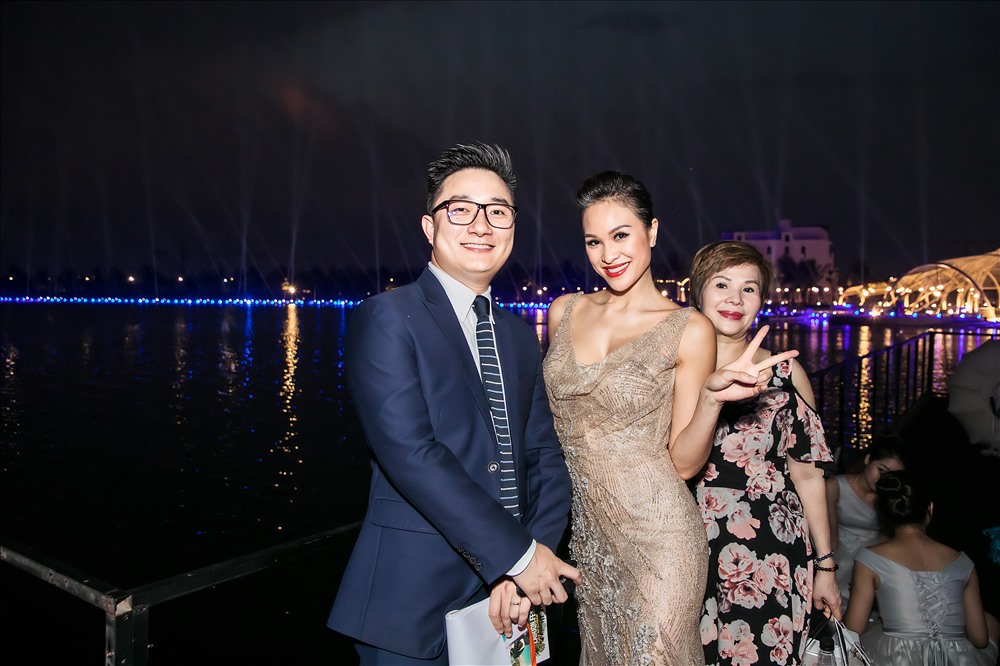 Vì bận rộn, nên mỗi khi Phương Mai làm việc tại Hà Nội, nên mẹ cô luôn tranh thủ đi cùng để chăm sóc.
