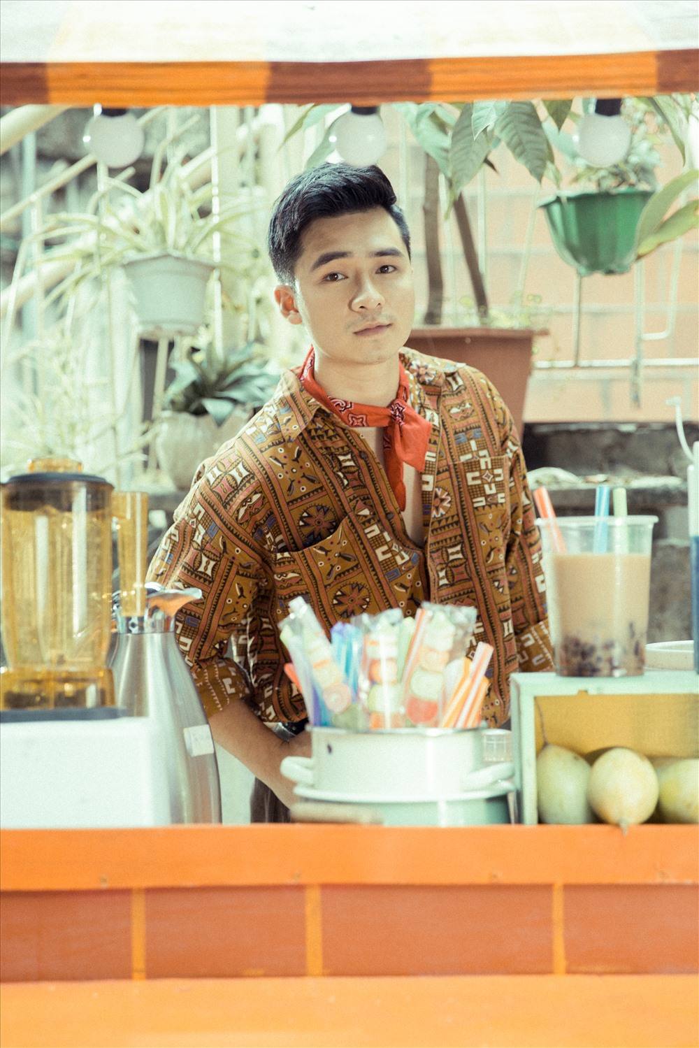 Hà Anh thay đổi hình ảnh trong MV “tim anh“. Ảnh: NVCC.