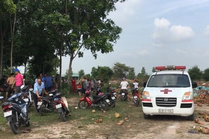 Phát hiện nam thanh niên tử vong trong tư thế treo cổ trên cây caosu Phát hiện nam thanh niên tử vong trong tư thế treo cổ trên cây caosu