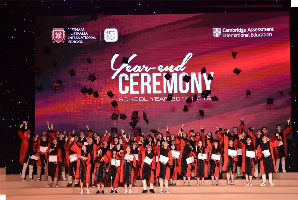 17 học sinh VAS nhận được học bổng du học với tổng trị giá hơn 2 triệu USD tại các trường Đại học, Trung học trên thế giới. 17 học sinh VAS nhận được học bổng du học với tổng trị giá hơn 2 triệu USD tại các trường Đại học, Trung học trên thế giới.